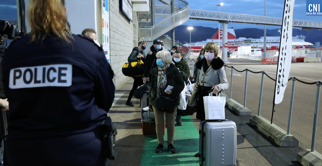 Le port d'Ajaccio ce samedi 19 décembre. Photo Michel Luccioni