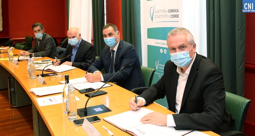 Signature de la convention entre l'AUE et EDF à la collectivité de Corse. Photo : Michel Luccioni