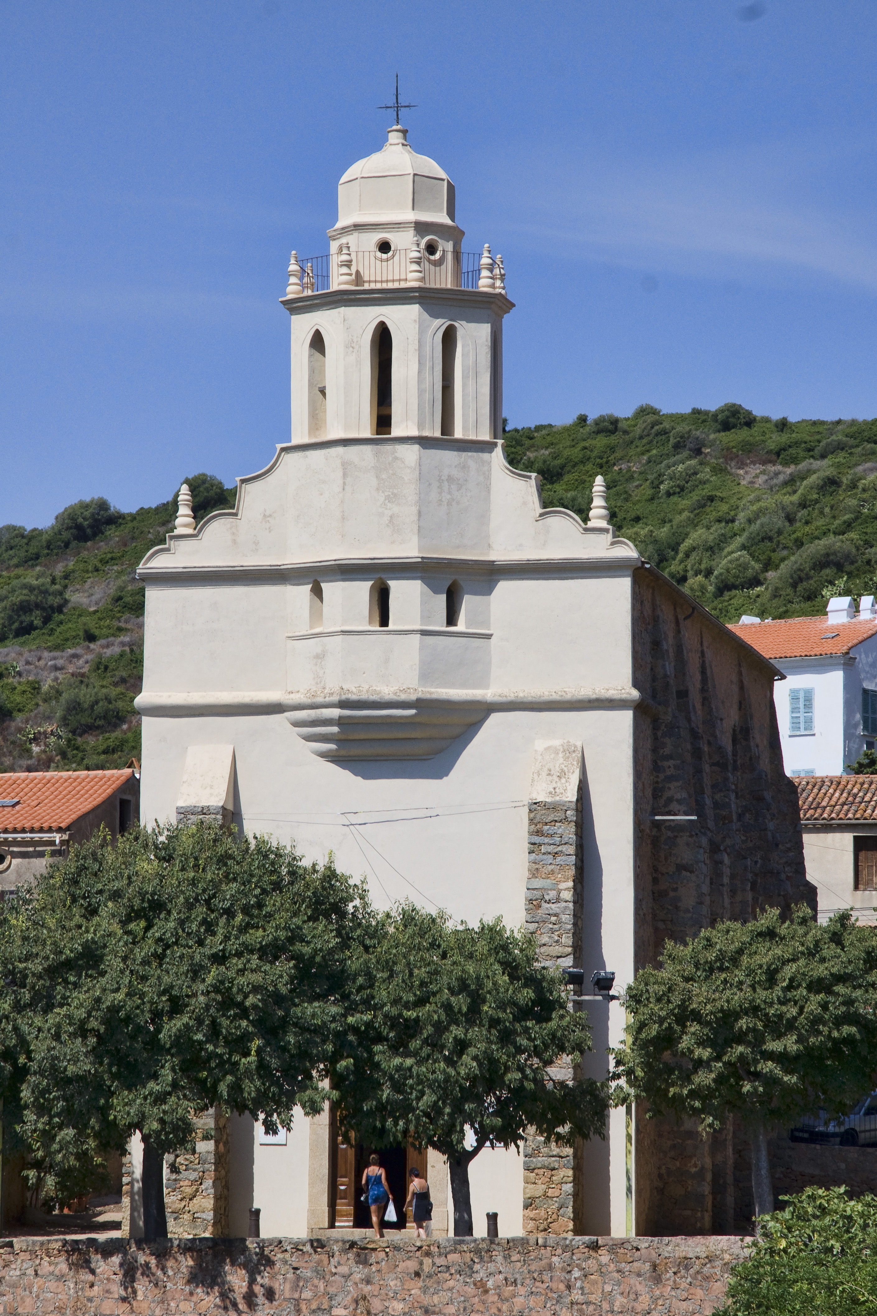 L'église grecque Saint-Spyridon de Carghjese souffre de problèmes d'étanchéité qui mettent en danger l'intégrité de ses boiseries et de sa façade.