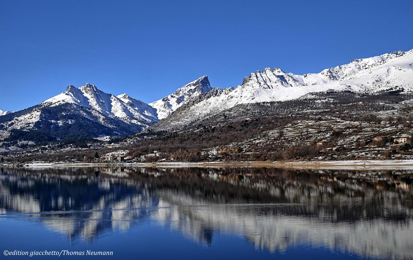 La photo du jour : le lac Calacuccia comme un miroir