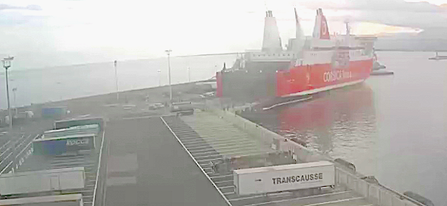 Le "Paglia Orba" est toujours immobilisé à Bastia (Webcam CCI)