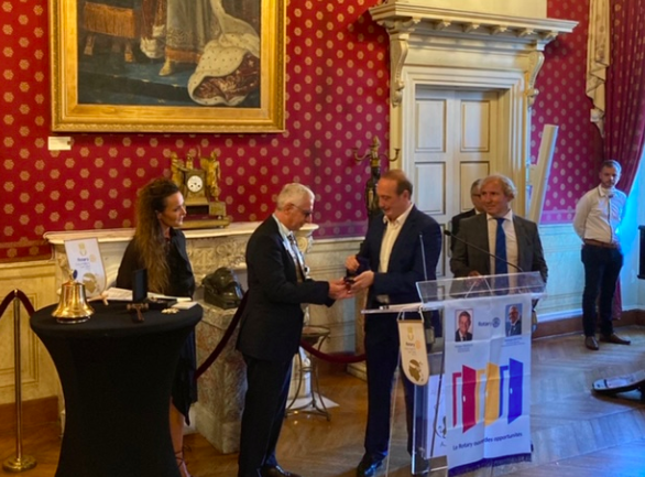 Le Rotary Club Ajaccio Sud Corse a été officialisé le 22 juin dernier ç Ajaccio. Dans la photo Marie-Pierre Mammola Neri, Philippe Raffin, Laurent Marcangeli et le président Hervé Putzoli