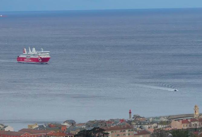 Le "Paglia Orba" le 25 janvier dernier à l'entrée du port de Bastia  (Photo Marijo Costa)