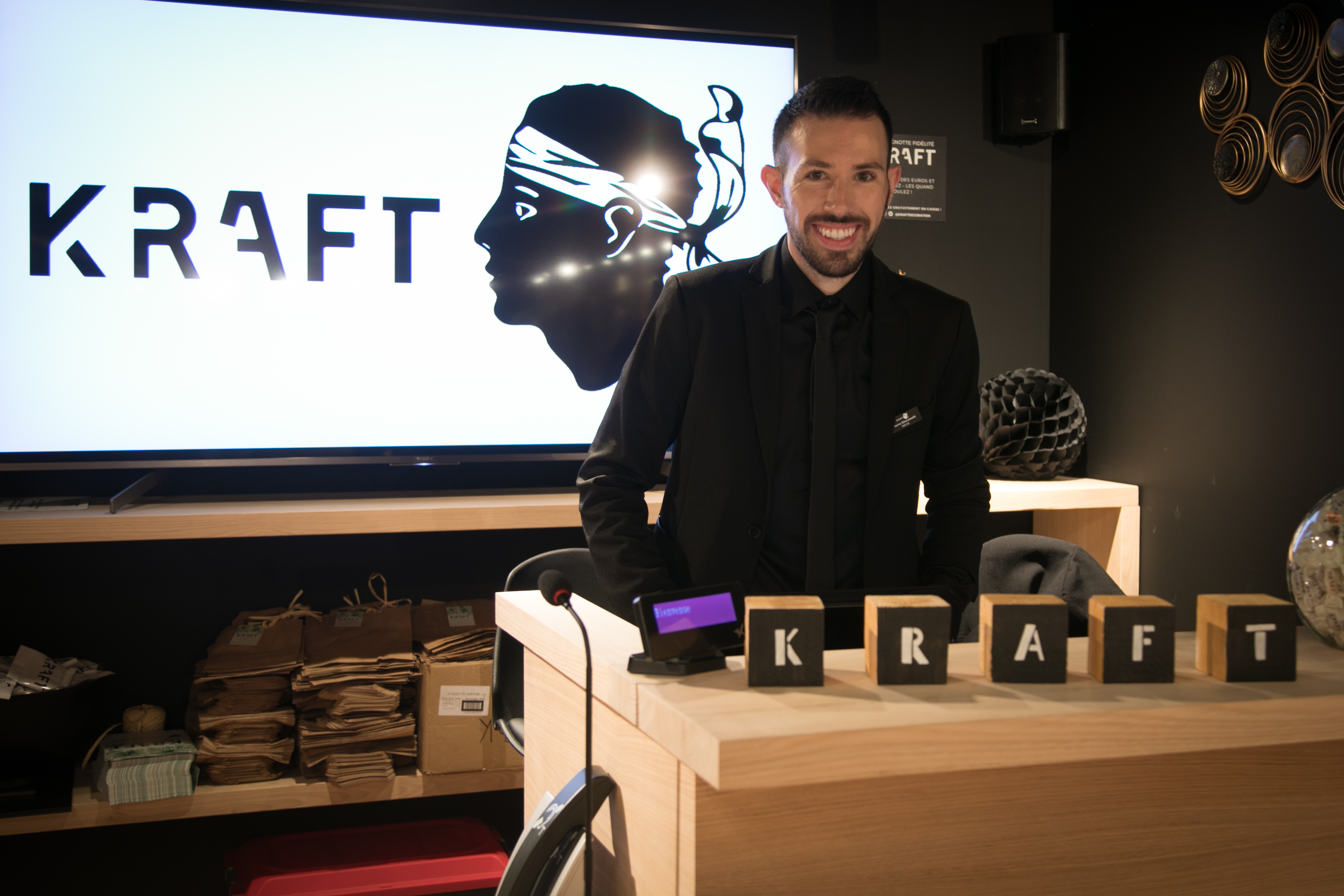 Pierre Giacometti dans sa boutique "Kraft" à Ajaccio.