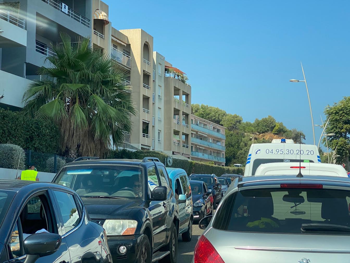 Même si leur travail est à moins de 5 km, les Corses y vont en voiture