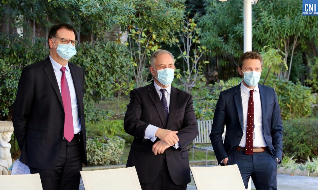 Pierre Larrey, secrétaire général de la préfecture de Corse-du-Sud, Michel Tournaire, coordonnateur pour la sécurité et François Chazot, directeur de cabinet. Photo : Michel Luccioni.