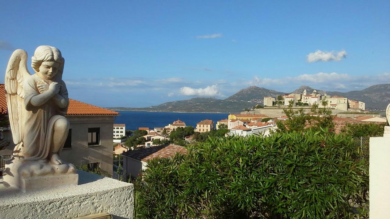 La photo du jour : la citadelle de Calvi entre ciel et mer