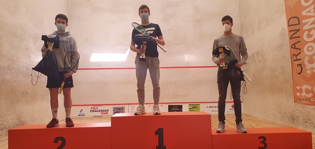 Antonin Romieu sur le podium de l'Open PSA de Squash à Cognac