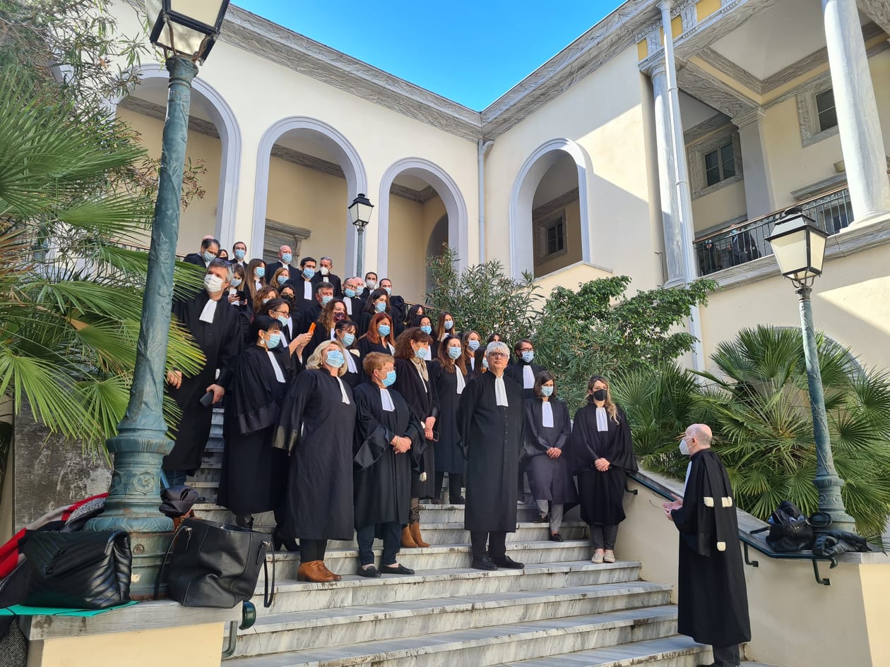 Les avocats du Barreau de Bastia étaient rassemblés dans l'enceinte du Palais de Justice ce mercredi 17 mars pour dénoncer "un comportement inacceptable". Crédits Photo : Pierre-Manuel Pescetti
