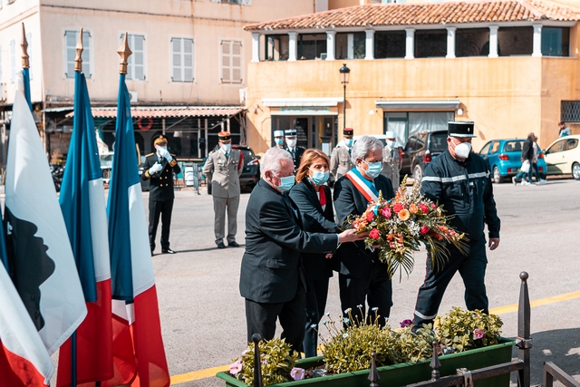 Dépot de gerbe (Photos Eyefinity Prod/Kevin Guizol