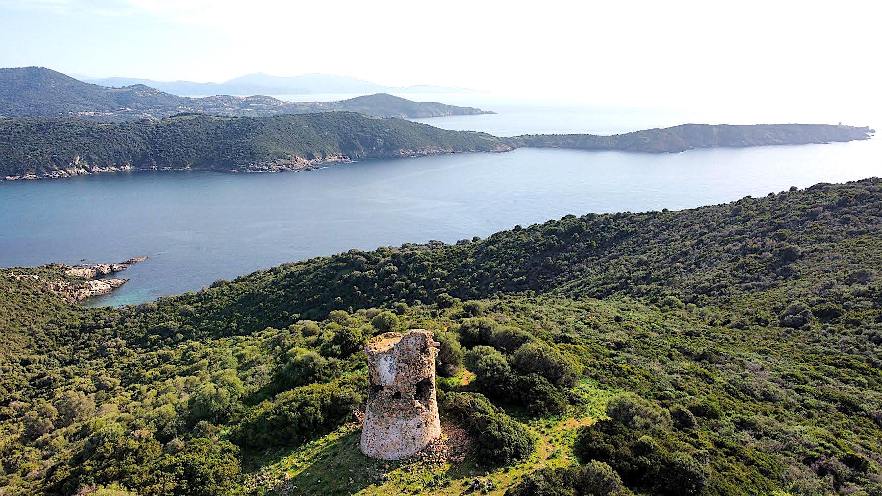 Tour d’Orchinu plage de Chiuni (Photo  Eric Panis)