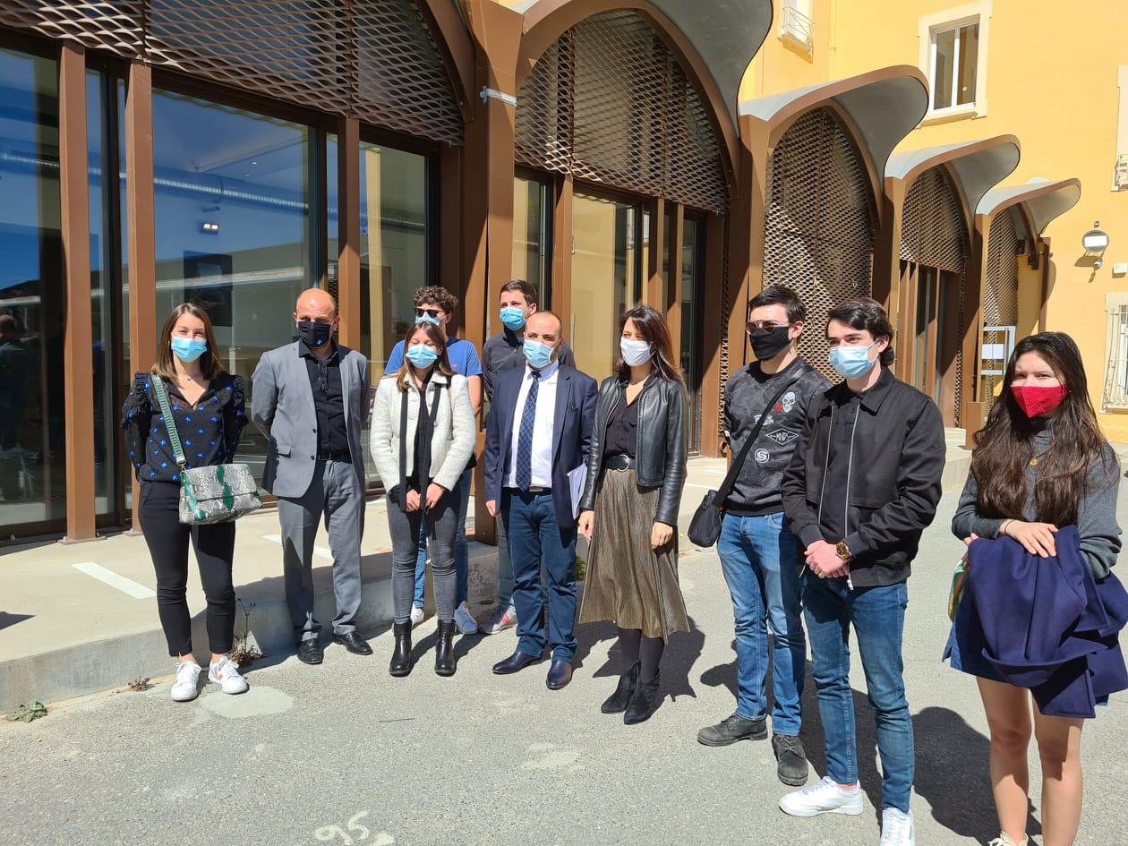 La rectrice de Corse était entourée du président de l'université Dominique Federici, du directeur du CROUS de Corse Marc-Paul Luciani et des étudiants élus et engagés dans les associations d'aides aux étudiants en difficulté. Crédits Photo : Pierre-Manuel Pescetti.