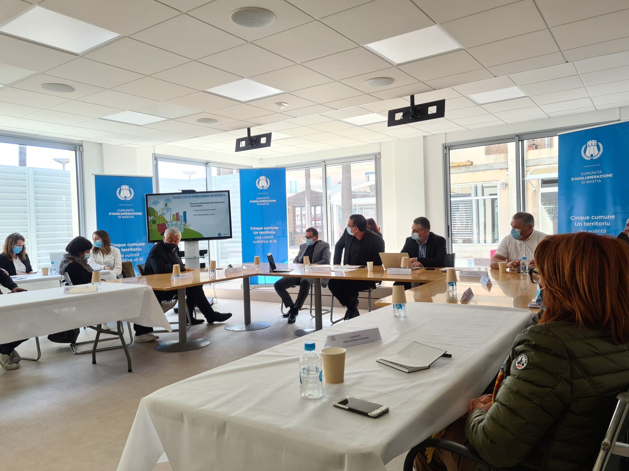 Les acteurs économiques insulaires ont pu échanger avec le président de la CAB, Louis Pozzo di Borgo, autour des projets envisagés par la Communauté d'Agglomération. Crédits Photos : Pierre-Manuel Pescetti