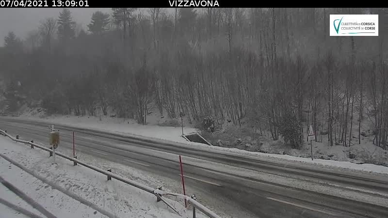 Au col de Vizzavona les équipements spéciaux obligatoires pour tous les véhicules. Circulation interdite aux véhicules articulés.