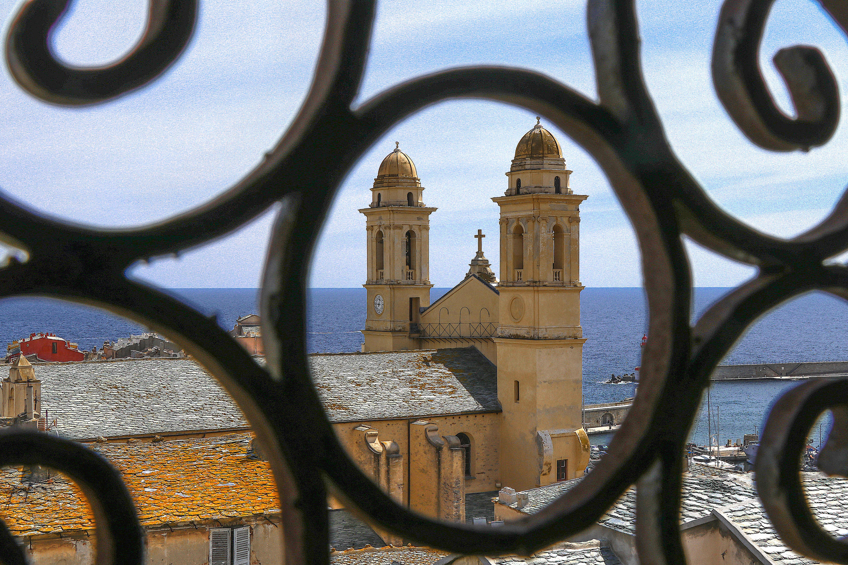 La photo du jour : derrière la grille, San Ghjuvà