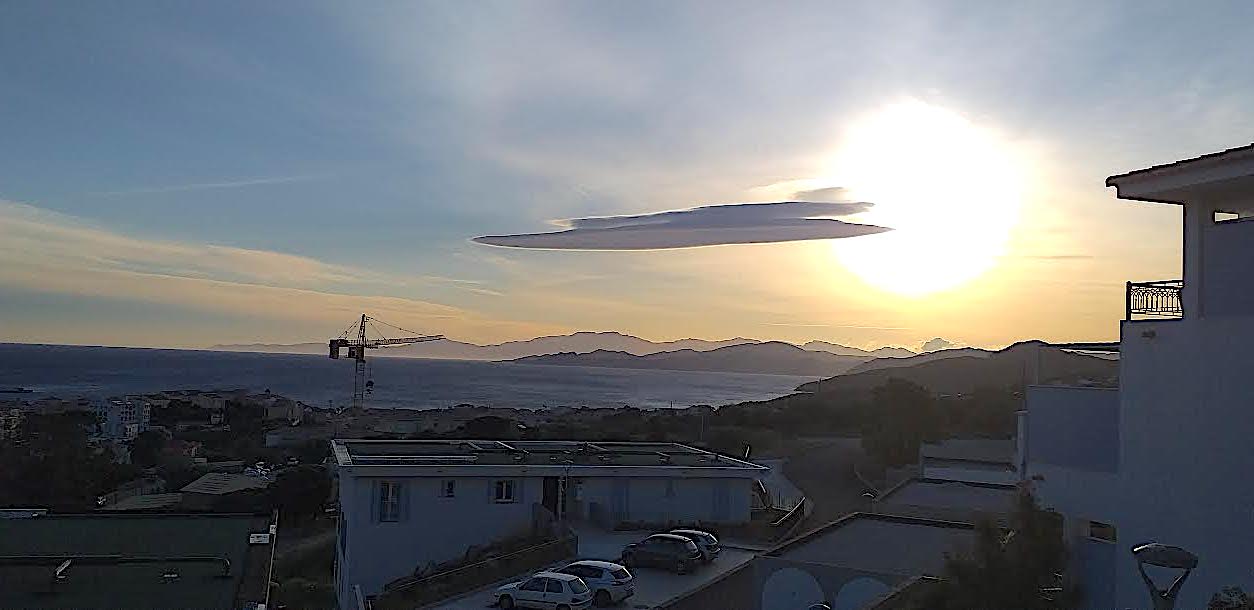 Le petit matin à L'Ile-Rousse (Bernadette Manin)