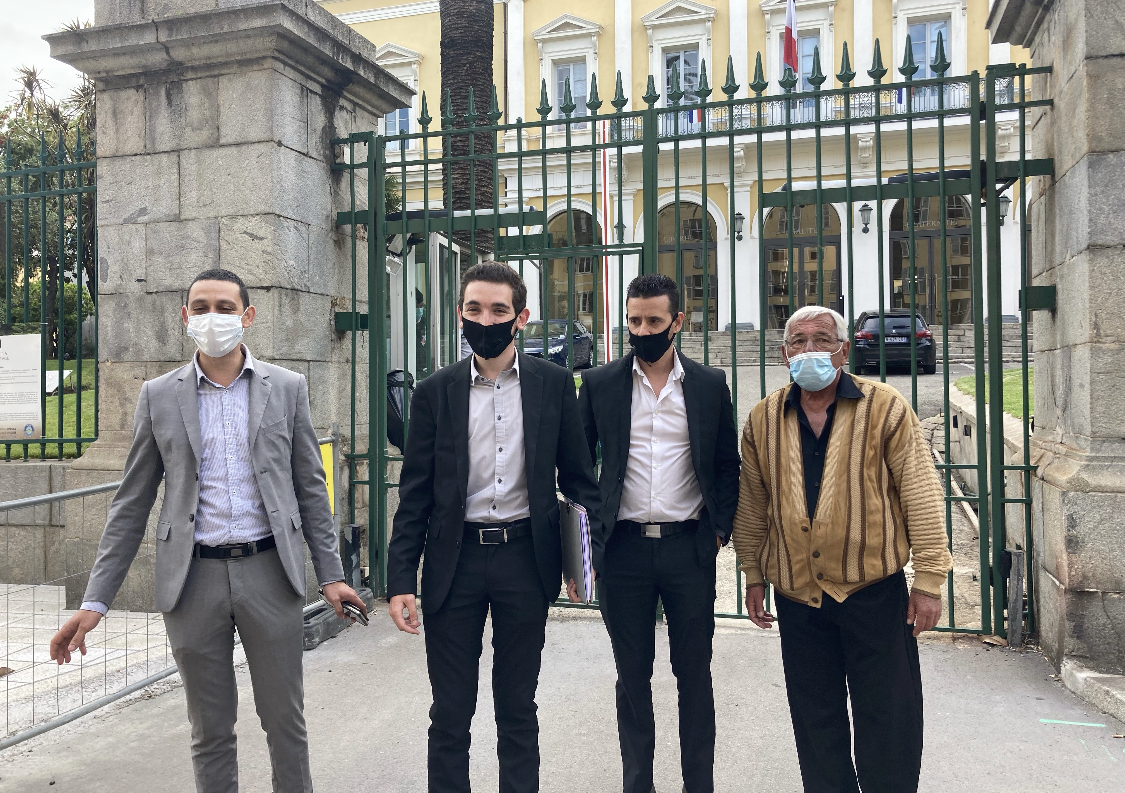 Jean-Antoine Giacomi et ses soutiens à Ajaccio le 14 mai dernier, jour du dépôt de sa liste en préfecture