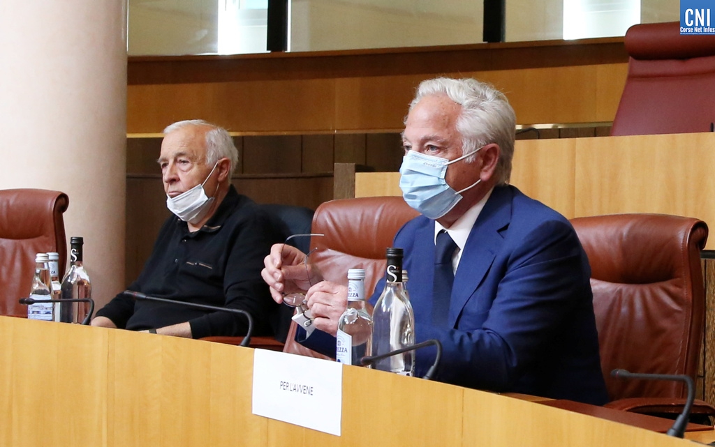 Pierre Jean Luciani, dernier président de l’ex-Conseil départemental de Corse et conseiller territorial de la Corse dans la République, et Camille de Rocca Serra, ex-député-maire de Portivecchju, ex-président de l’Assemblée de Corse et conseiller territorial de Per L’Avvene. Photo Michel Luccioni.