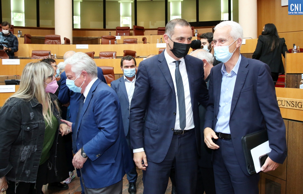 Jean-Louis Delpoux (à droite) avec Gilles Simeoni et Camille de Rocca Serra (à gauche). Photo Michel Luccioni.