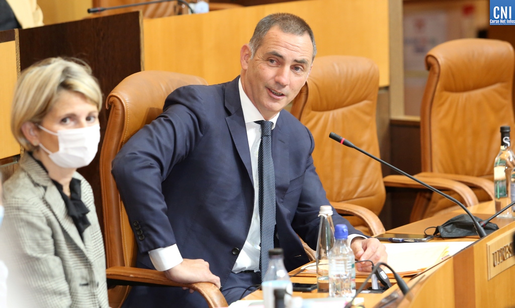 Gilles Simeoni, président du Conseil exécutif de la Collectivité de Corse, à côté de Nanette Maupertuis, conseillère exécutive et présidente de l'Agence du tourisme. Photo Michel Luccioni.