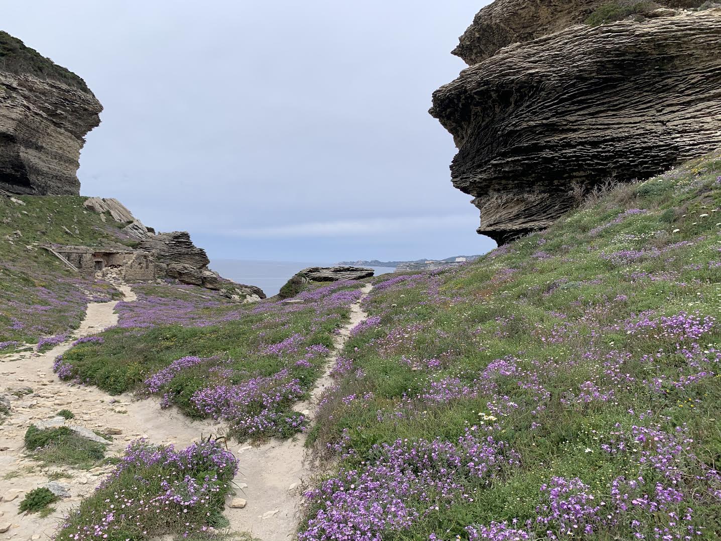 A Bonifacio, les trois pointes en mode printemps (Gap)