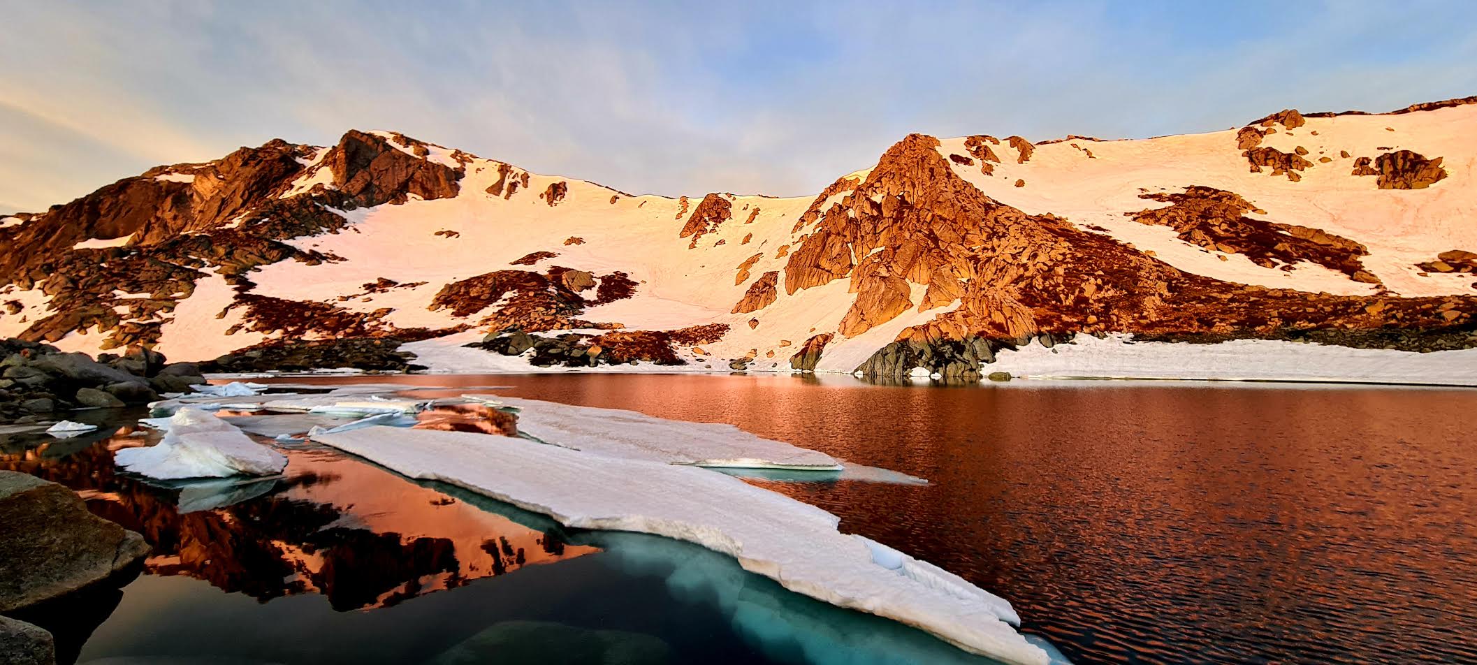 La photo du jour : le lac Bastani au lever du Soleil