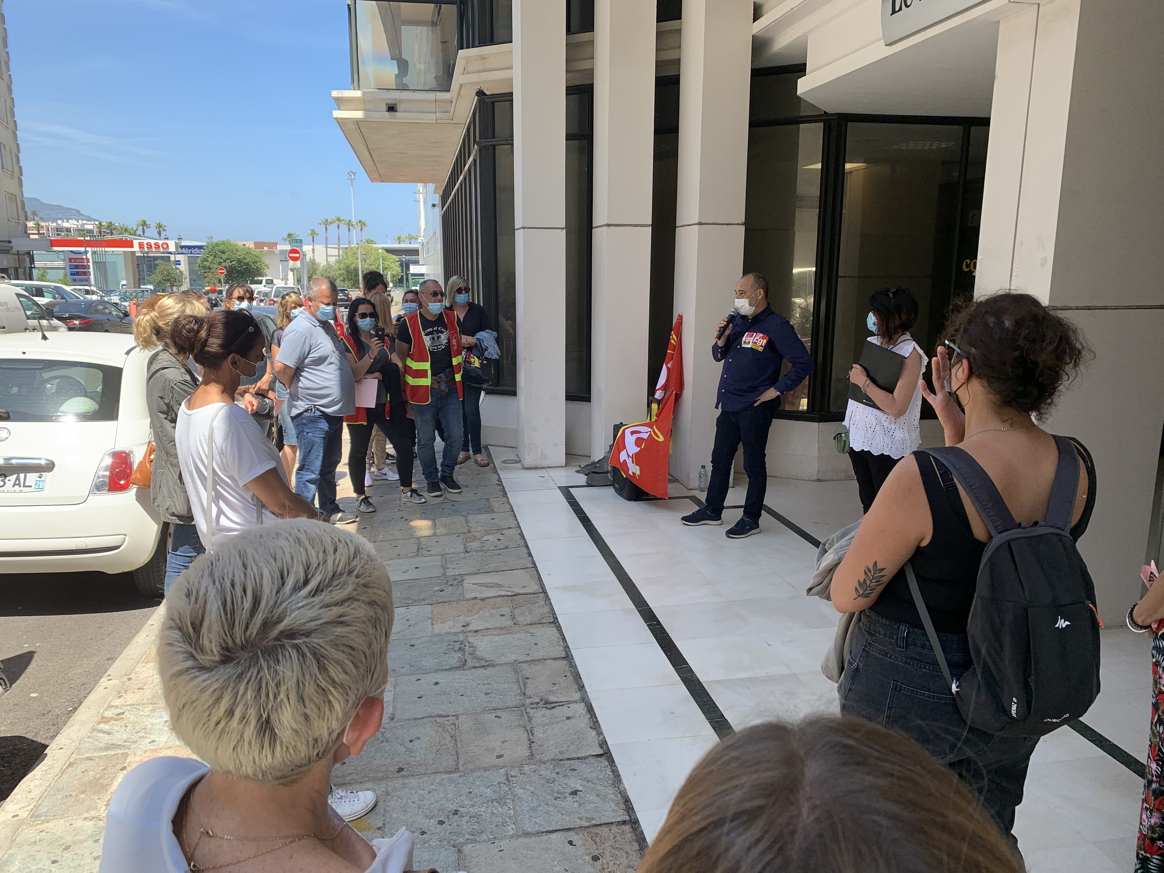 Bastia : Les accompagnants d'élèves en situation de handicap dans la rue 