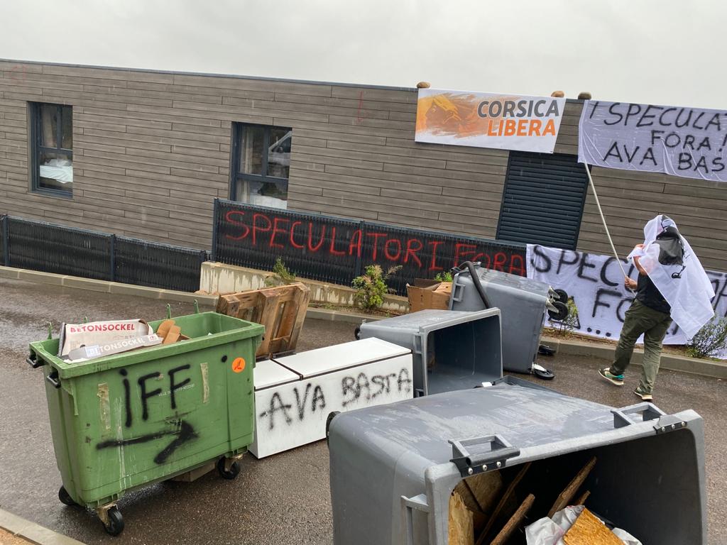 « Speculazione Fora » : Corsica Libera occupe une résidence hôtelière à Lecci