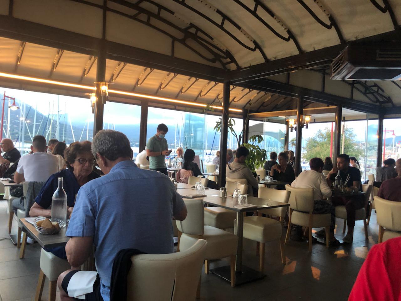 VIDEO - Déconfinement : À Propriano, avec le couvre-feu à 23 heures, c'est la vie qui reprend