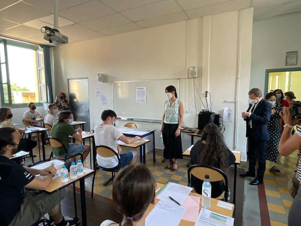 La rectrice, Julie Benetti, ce jeudi 17 juin au lycée Fesch d'Ajaccio pour l’ouverture des sujets de l’épreuve de philosophie des baccalauréats général et technologique