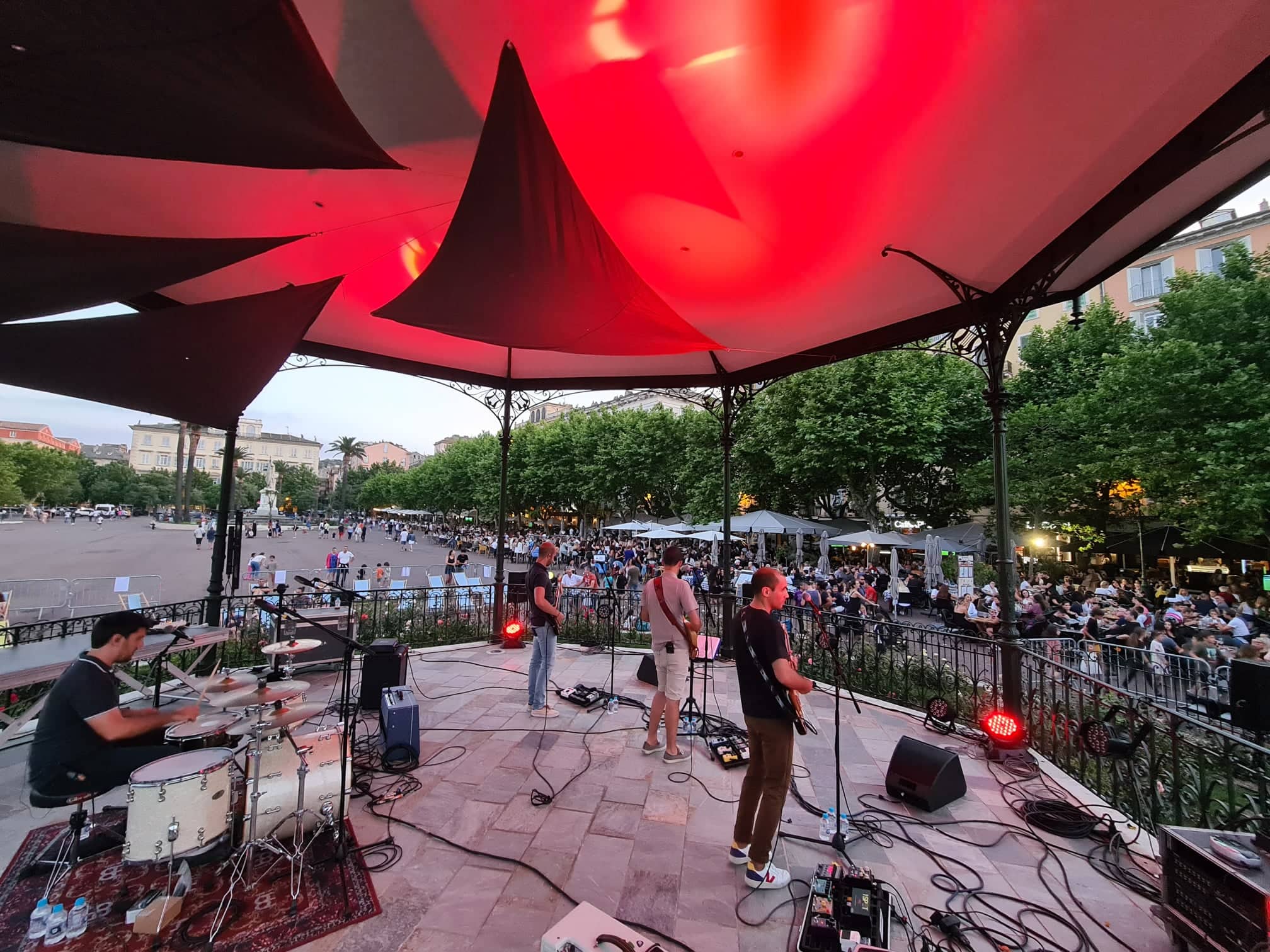 Le groupe Snail a animé la deuxième partie de soirée sur la place Saint-Nicolas. Crédits Photo : Pierre-Manuel Pescetti