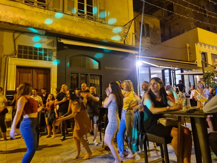 Les bastiais se sont lâchés pour cette édition inédite de la fête de la musique. Crédits Photo : Pierre-Manuel Pescetti