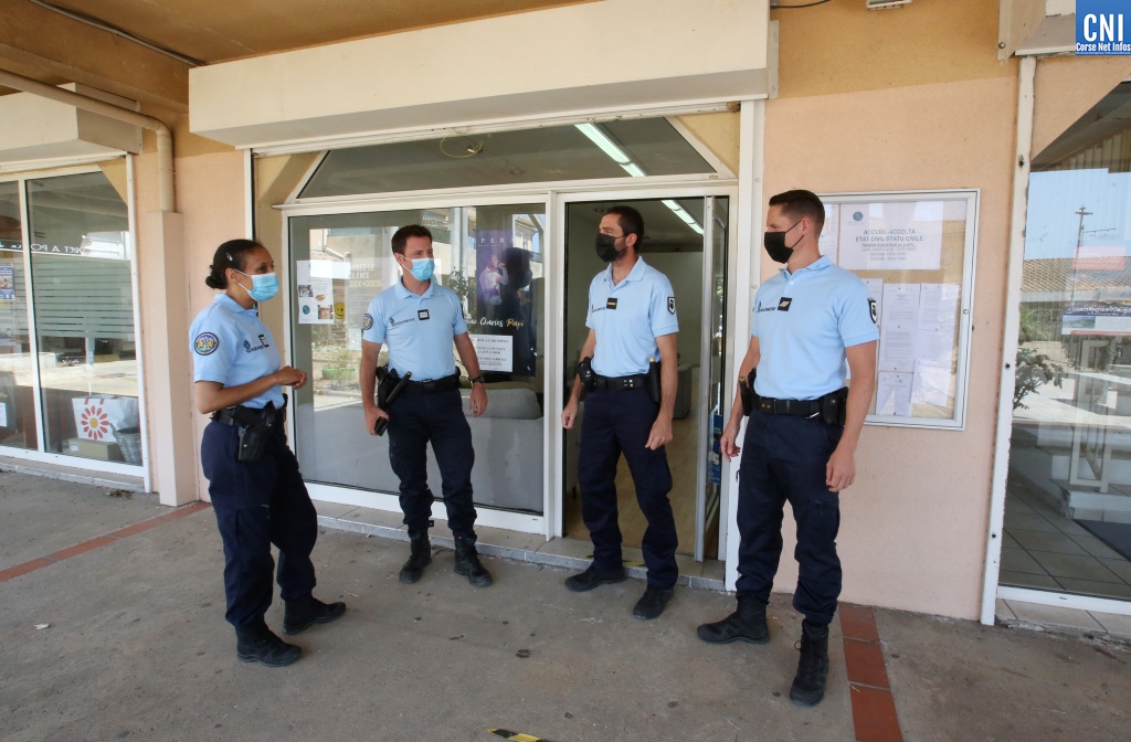 La gendarmerie met en place un point d'accueil à la mairie annexe de Sarrola. Photo : Michel Luccioni