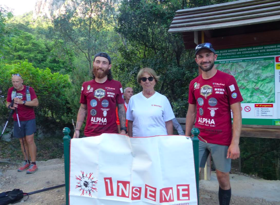 e Corentin Fourni et Sébastien Giambernardi lors de leur arrivée à Conca samedi 26 juin avec notre bénévole d’A Squadra Inseme Marie-France Delfour