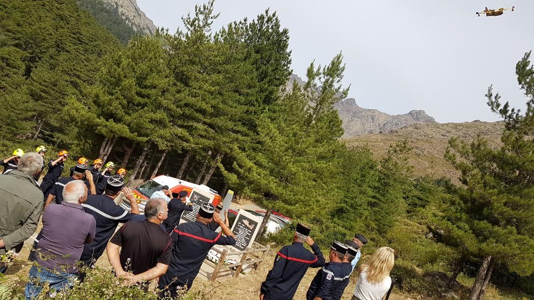 L'hommage est, aussi, venu ciel... (Photo SIS 2B)