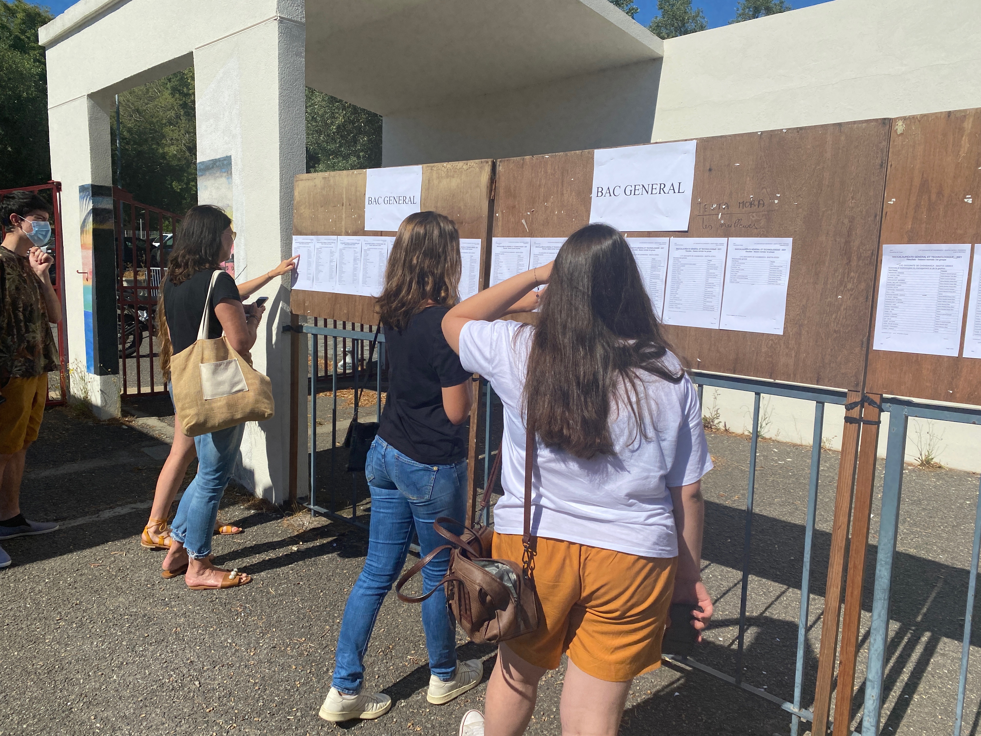 Ce lundi 6 juillet, les élèves sont restés chez eux et ne se sont pas rendus dans leur établissement pour voir les résultats du Bac 2021