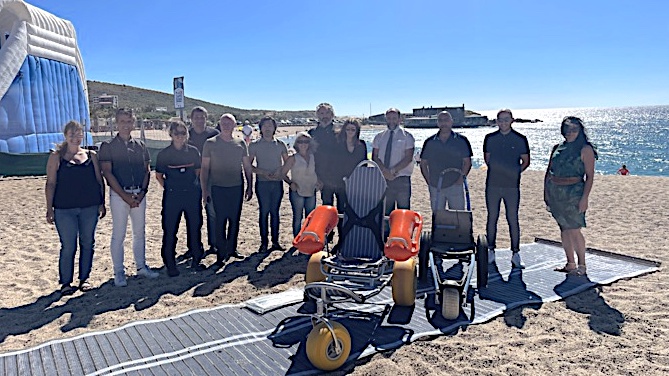 Des élus locaux étaient présents : Pierre José Filipputti 1e adjoint au maire de Sarra di Farru, Patrice Simon Istria maire de Macà è Croci , Jean François Durazzo et Nathalie Tramoni conseillers municipaux de Belvidè-Campumoru, Jean Baptiste Ollandini 2ème vice-président de la communauté de communes du Sartenais-Valincu-Taravu et président de l’office du tourisme de Prupià, et Jean Luc Millo, le président du PETR, également maire d’Olivese.