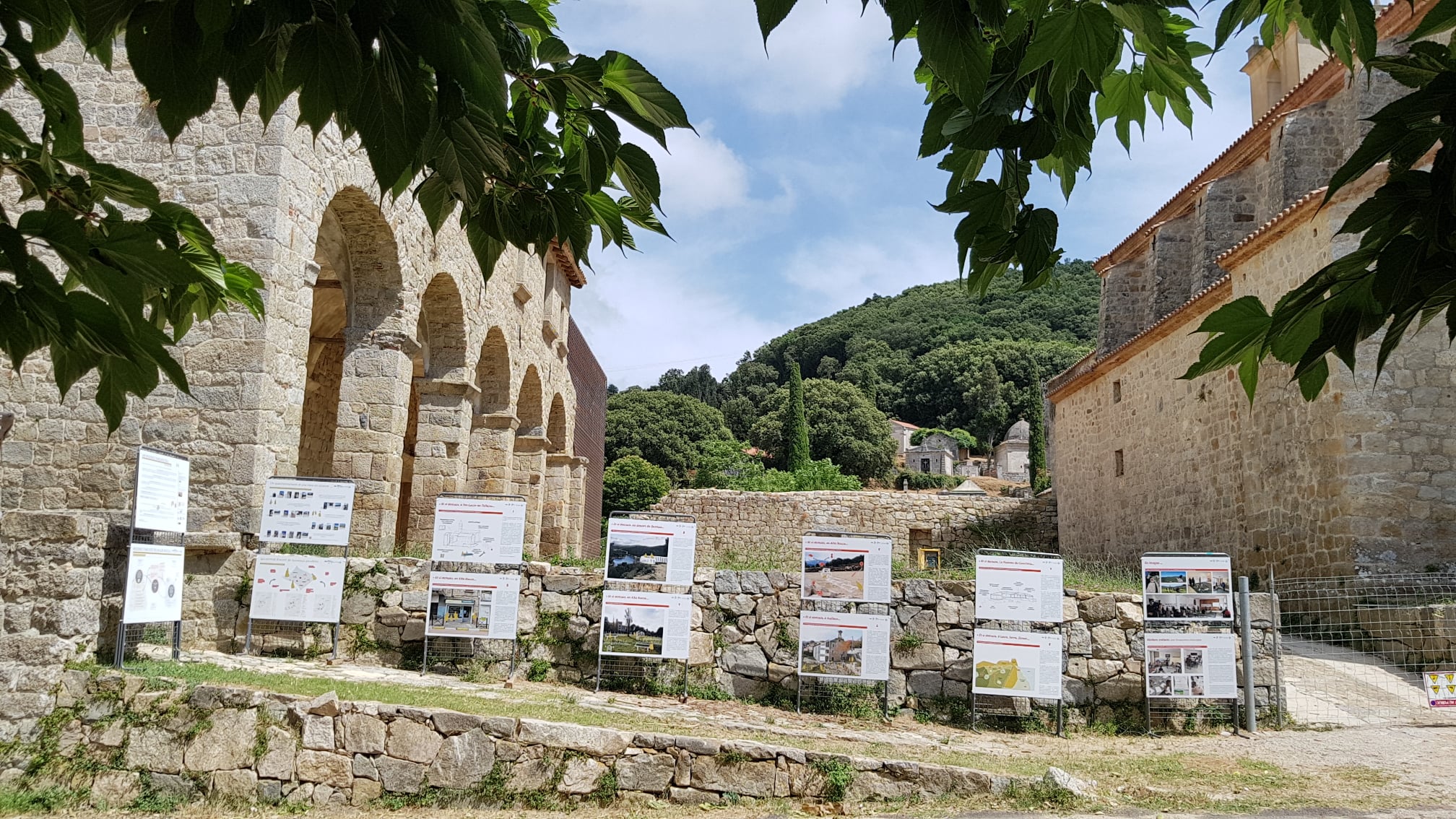 Prochain rendez-vous : devant le Couvent Saint François de Sainte-Lucie-de-Tallano. Photo : Maison de l'Architecture