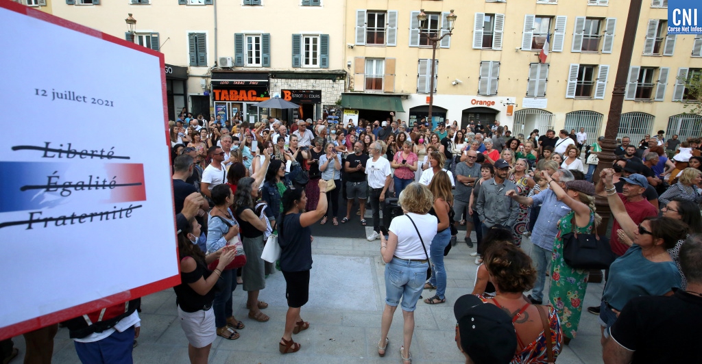 Environ 200 personnes avaient manifesté devant la préfecture d'Ajaccio le 13 juillet dernier. Photo : Michel Luccioni