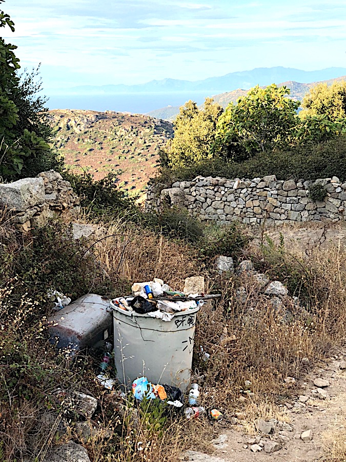 Occi : les détritus débordent