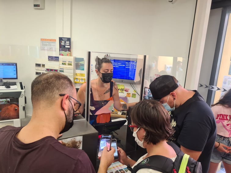 Première séance avec le pass sanitaire et premiers clients recalés au Régent à Bastia. Crédits Photo : Pierre-Manuel Pescetti