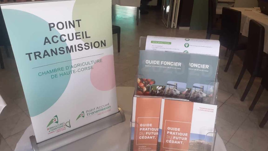 Le point accueil transmission de la chambre d'agriculture accompagne les exploitants agricoles tout au long de l'année. Crédits Photo : Marie-Dominique Linale