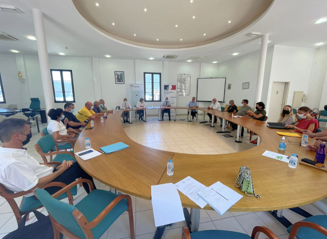 Pascal Lelarge, préfet de Corse, préfet de la Corse-du-Sud, et José-Pierre Mozziconacci, président de la communauté de communes du Sartenais-Valinco-Taravo ont signé le 23 juillet le contrat de relance et de transition écologique (CRTE)  de la Communauté De Communes Sartenais-Valinco-Taravo, premier CERT de l'arrondissement de Sartene.