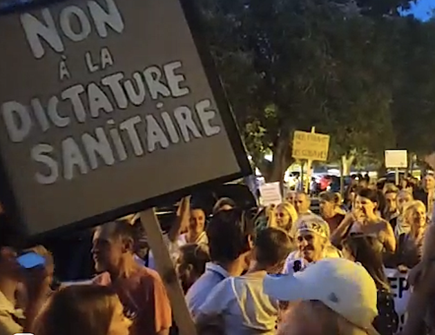 "Non au pass sanitaire" : plusieurs centaines de personnes dans les rues d'Ajaccio et de Bastia