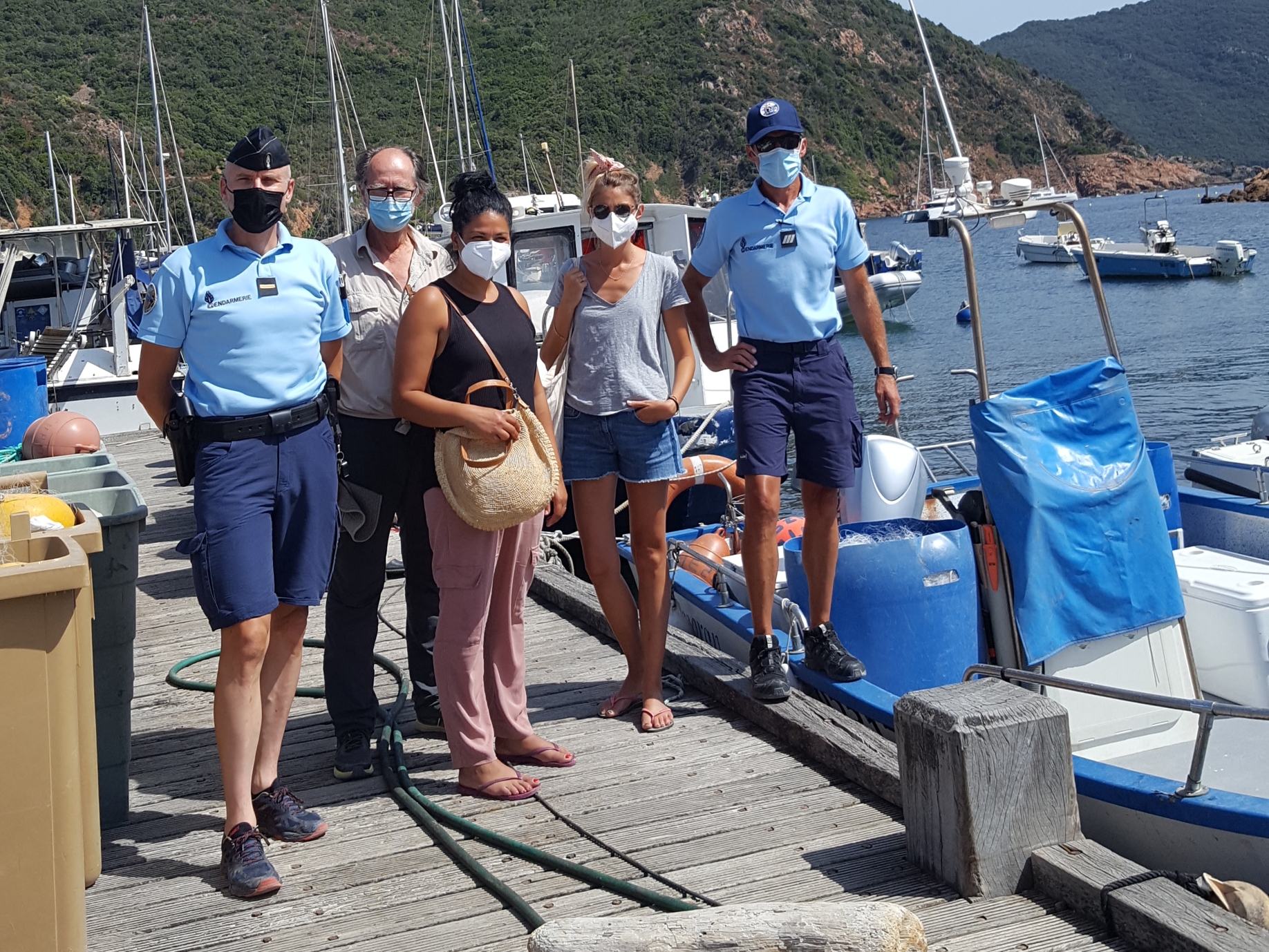 Les équipes de la brigade nautique de la gendarmerie de Corse avec Jean-François Lucciani, adjoint au maire d'Osani, le docteur Sophie DESNAULT et l'infirmière Sana Klai. Crédits Photo : Gendarmerie de Corse