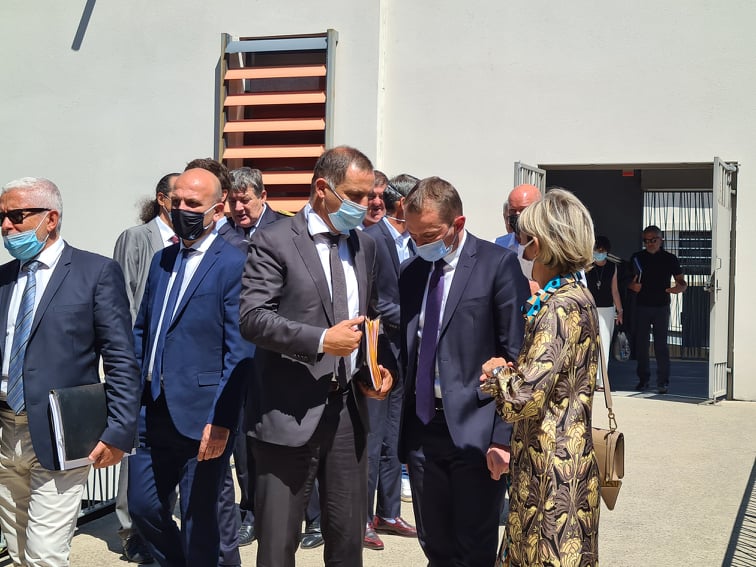 Le ministre Olivier Dussopt en discussion avec les élus corses et les représentants du monde économique insulaire. Crédits Photo : Pierre-Manuel Pescetti