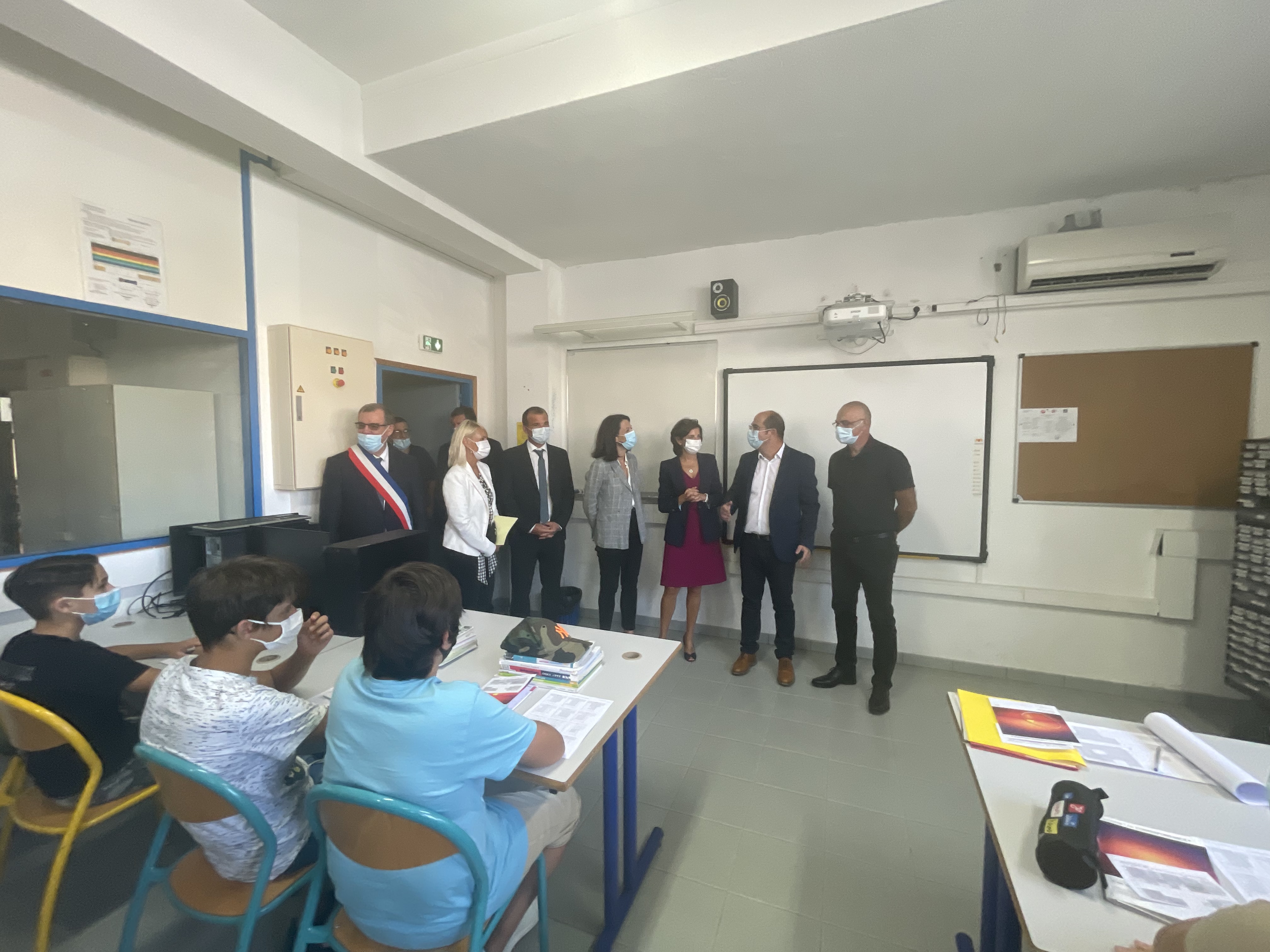 Nathalie Elimas au collège Jean-Nicoli de Pruprià : "nous resterons disponibles pour vous aider"