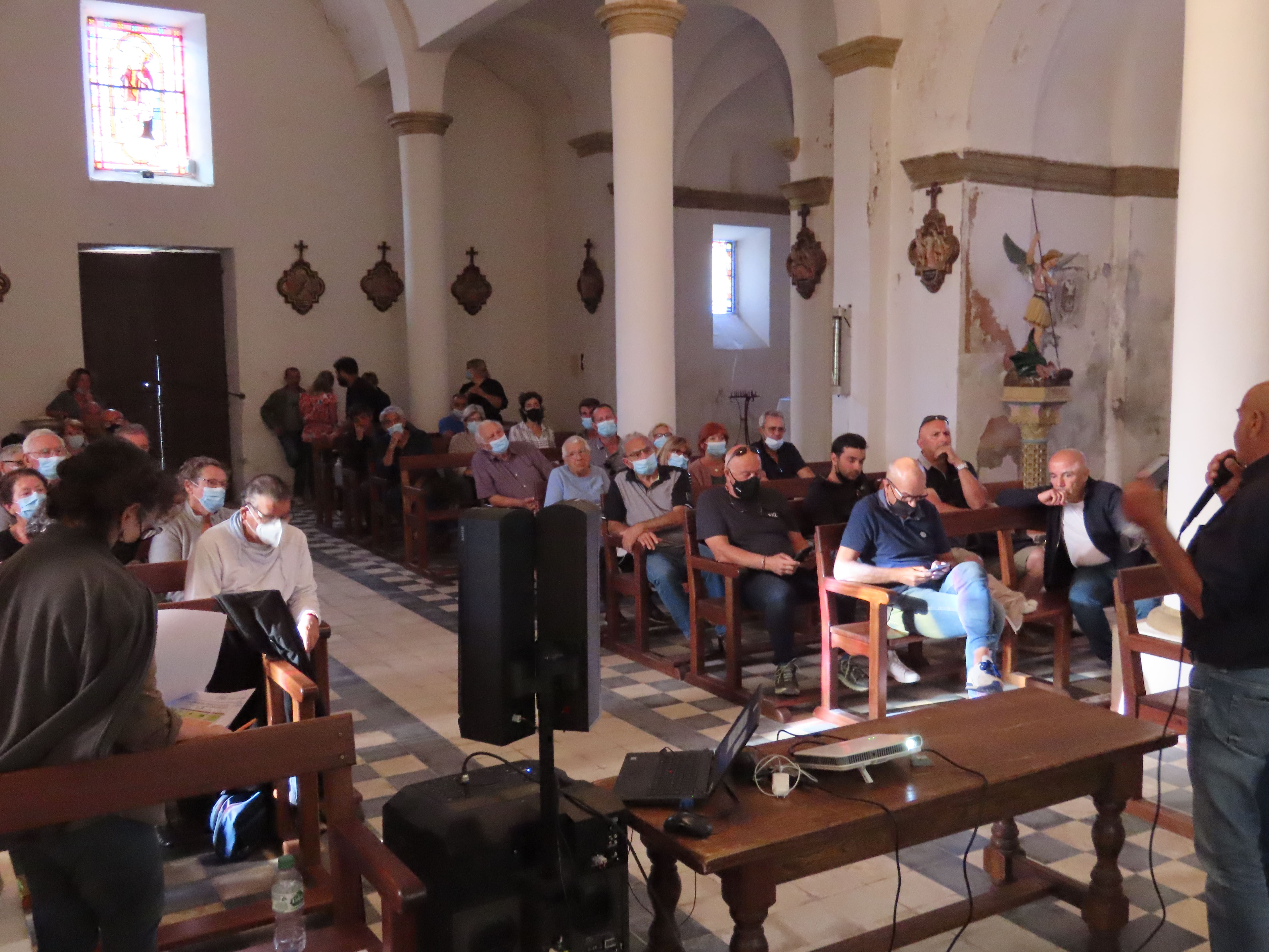 La réunion publique s'est tenue dans l'église du village le 27 août dernier. Crédits Photo : Jean Paul Rocca Serra