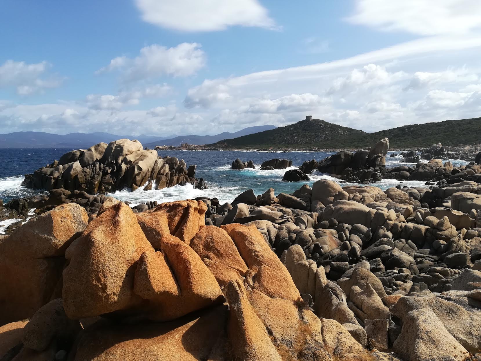 La photo du jour : de la tour de Campumoru  à la jolie plage de Cala d'Agulia