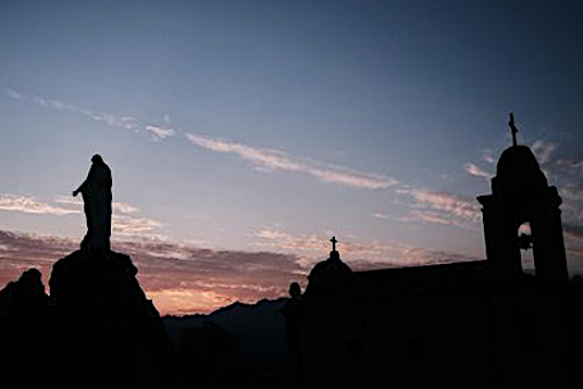 La photo du jour : Notre Dame de la Serra au lever du soleil